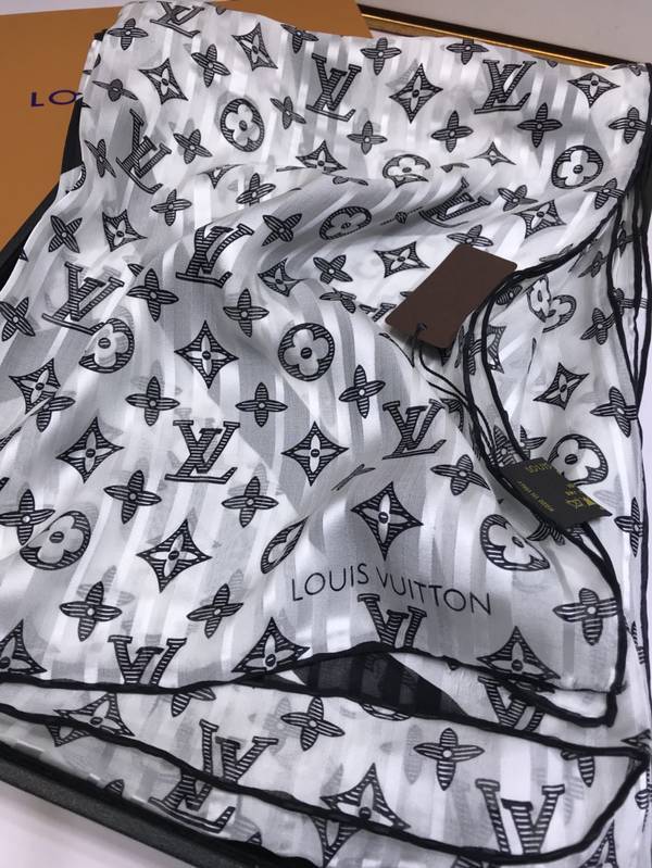 Louis Vuitton Scarf LVC00595